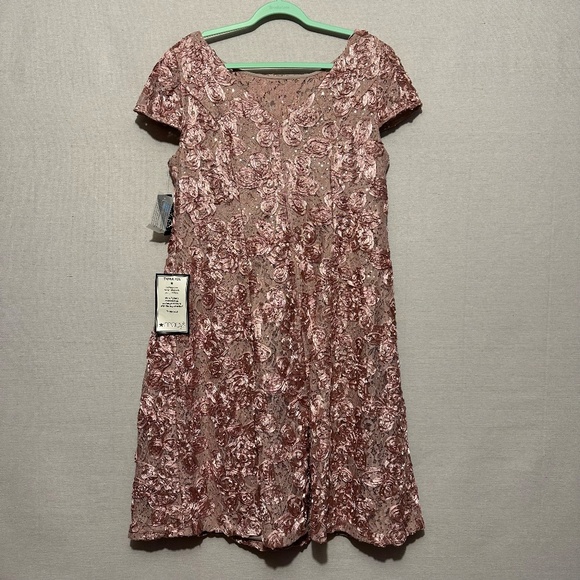 NWT Alex Evenings Audrey Rosette Lace Short Dress - size 16W - Picture 4 of 6